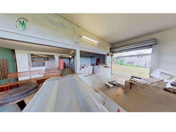 Local Commercial 1 pièce - 132 m²