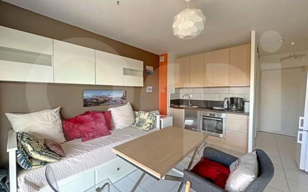 Appartement à louer    2 pièces •  Marseille 8