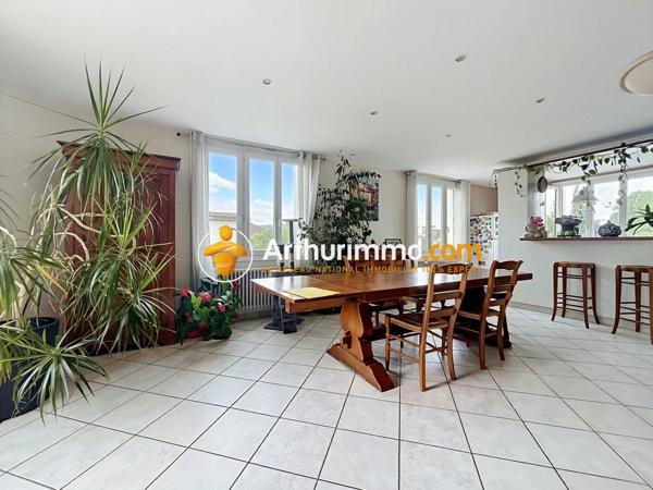Vente                                                      Maison
                        
                     6 pièces                      150 m2                     à Bourgoin-Jallieu