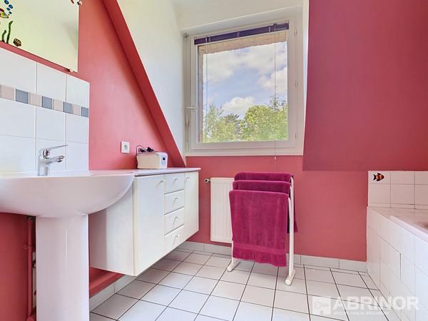MAISON INDIVIDUELLE, 4 CHAMBRES, JARDIN SUD, GARAGE DOUBLE, STATIONNEMENT VILLENEUVE D ASCQ