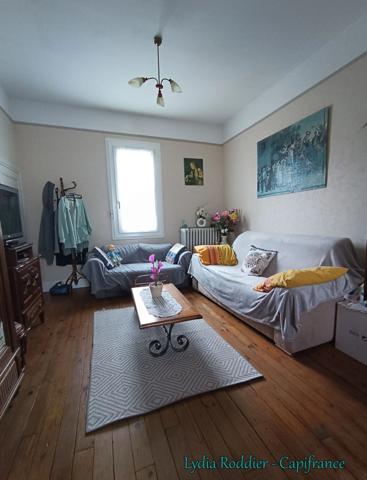 Maison 68 m2 – 1 chambre – terrain 600 m2– garage – dépendances à PUY GUILLAUME (63)