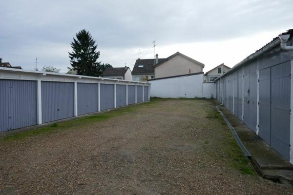 Stationnement à louer    Franconville
