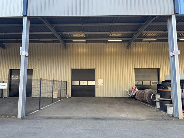 A LOUER : Très beau local d'activité 400 m2, comme neuf - SAINT-HERBLAIN : DIVISIBLE en 2