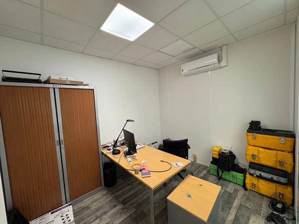 A LOUER : Très beau local d'activité 400 m2, comme neuf - SAINT-HERBLAIN : DIVISIBLE en 2