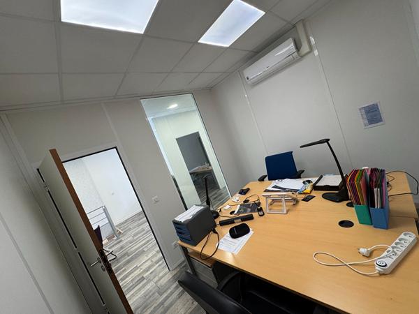 A LOUER : Très beau local d'activité 400 m2, comme neuf - SAINT-HERBLAIN : DIVISIBLE en 2