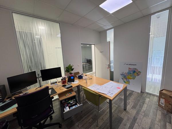 A LOUER : Très beau local d'activité 400 m2, comme neuf - SAINT-HERBLAIN : DIVISIBLE en 2