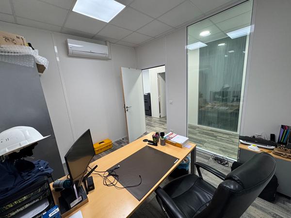 A LOUER : Très beau local d'activité 400 m2, comme neuf - SAINT-HERBLAIN : DIVISIBLE en 2