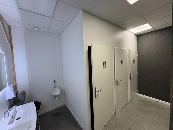 A LOUER : Très beau local d'activité 400 m2, comme neuf - SAINT-HERBLAIN : DIVISIBLE en 2
