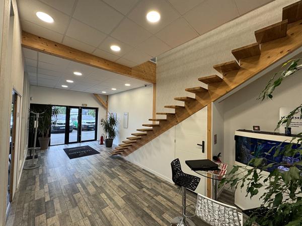 A LOUER : Très beau local d'activité 400 m2, comme neuf - SAINT-HERBLAIN : DIVISIBLE en 2