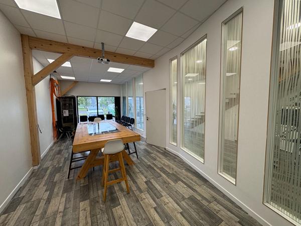 A LOUER : Très beau local d'activité 400 m2, comme neuf - SAINT-HERBLAIN : DIVISIBLE en 2