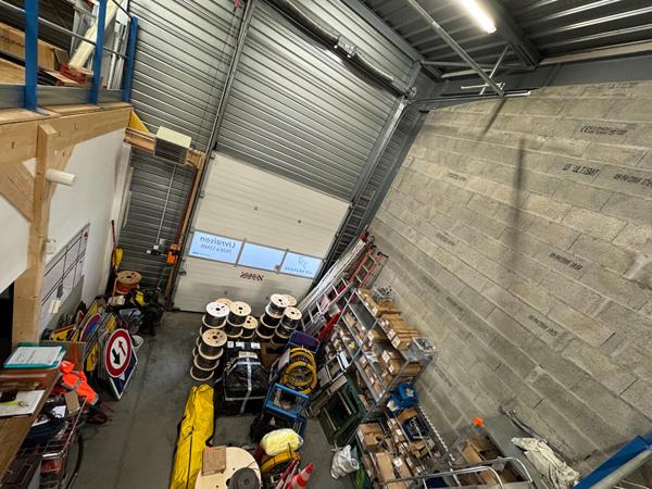 A LOUER : Très beau local d'activité 400 m2, comme neuf - SAINT-HERBLAIN : DIVISIBLE en 2