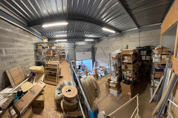 A LOUER : Très beau local d'activité 400 m2, comme neuf - SAINT-HERBLAIN : DIVISIBLE en 2