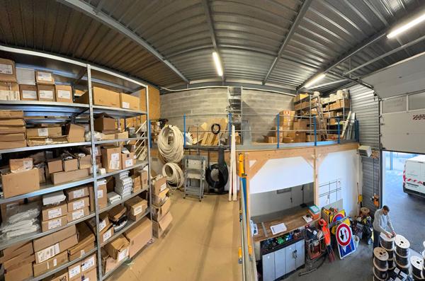 A LOUER : Très beau local d'activité 400 m2, comme neuf - SAINT-HERBLAIN : DIVISIBLE en 2