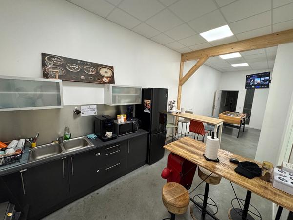 A LOUER : Très beau local d'activité 400 m2, comme neuf - SAINT-HERBLAIN : DIVISIBLE en 2