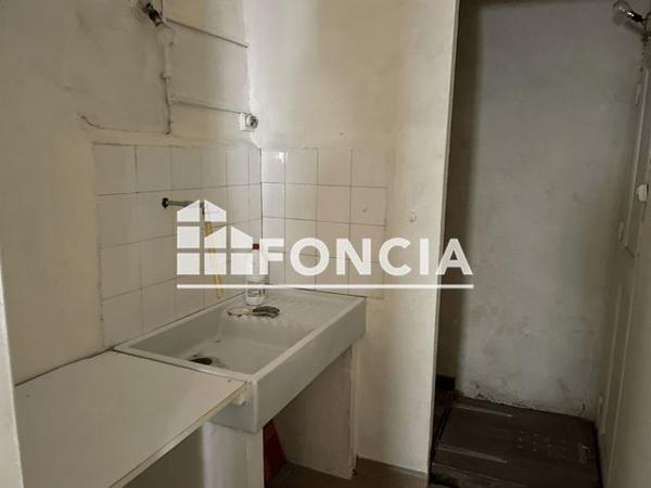 Location Local commercial 3 pièces 27.5 m² - 46 RUE JULES FERRY Brignoles 83170