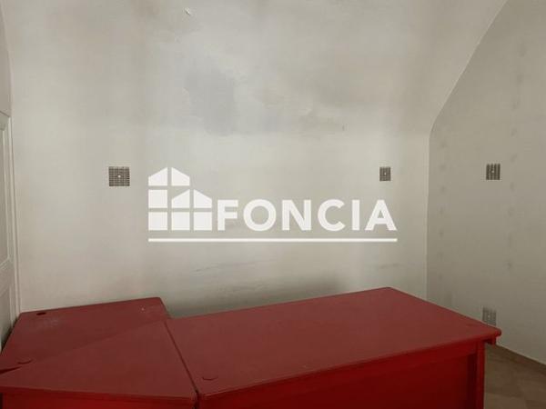 Location Local commercial 3 pièces 27.5 m² - 46 RUE JULES FERRY Brignoles 83170