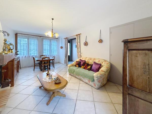 Maison de ville avec jardin, studio indépendant et grand garage