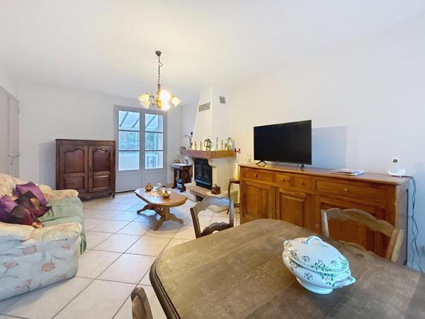 Maison de ville avec jardin, studio indépendant et grand garage