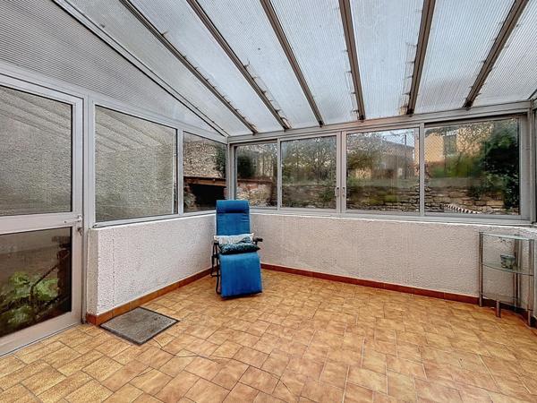 Maison de ville avec jardin, studio indépendant et grand garage