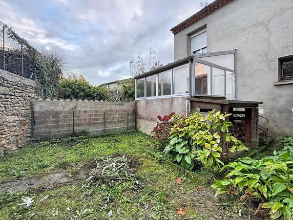 Maison de ville avec jardin, studio indépendant et grand garage
