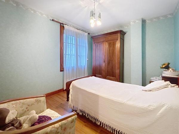 Maison de ville avec jardin, studio indépendant et grand garage