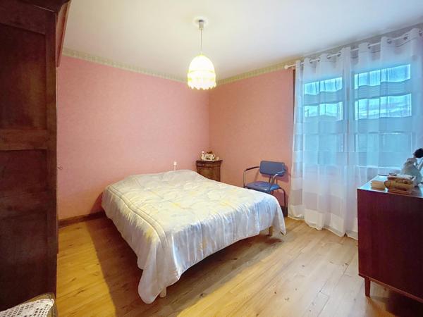 Maison de ville avec jardin, studio indépendant et grand garage