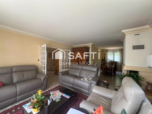 Maison soignée 5 ch. sur terrain paysagé