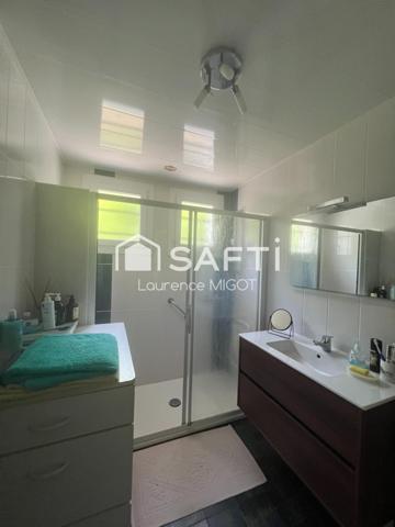 Maison soignée 5 ch. sur terrain paysagé