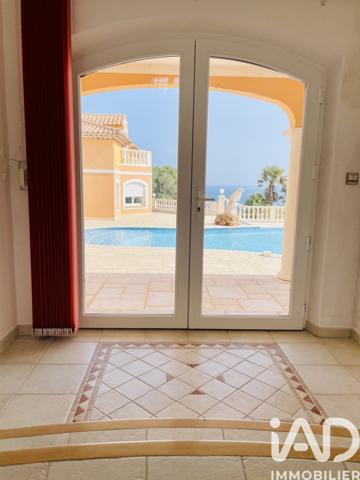 Maison à vendre 20 pièces 630 m² Roquebrune-sur-Argens