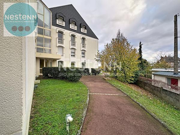 Appartement en duplex 2 boxes en sous sol au bord de la Loire .
