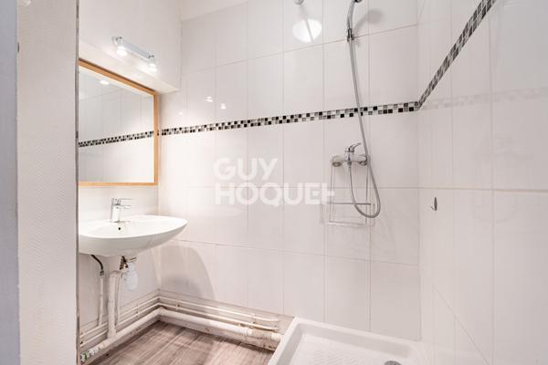 STUDIO AVEC BALCON EN DERNIER ETAGE