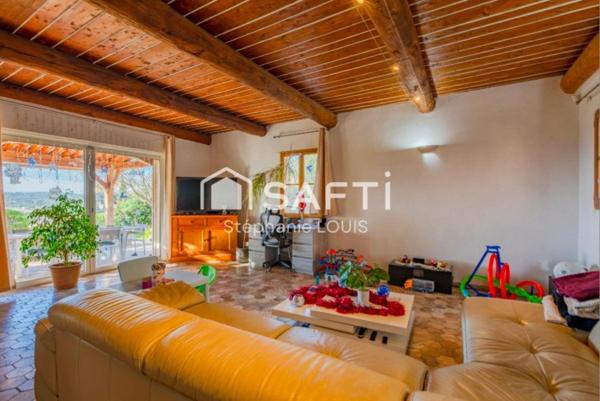 BATISSE PROVENCALE AVEC ROOFTOP ET PISCINE