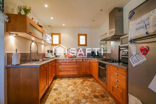 BATISSE PROVENCALE AVEC ROOFTOP ET PISCINE