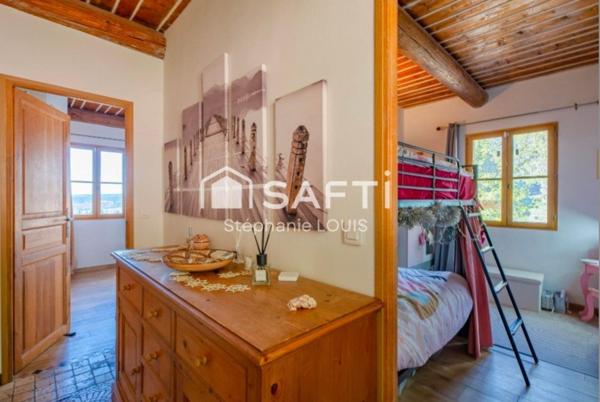 BATISSE PROVENCALE AVEC ROOFTOP ET PISCINE