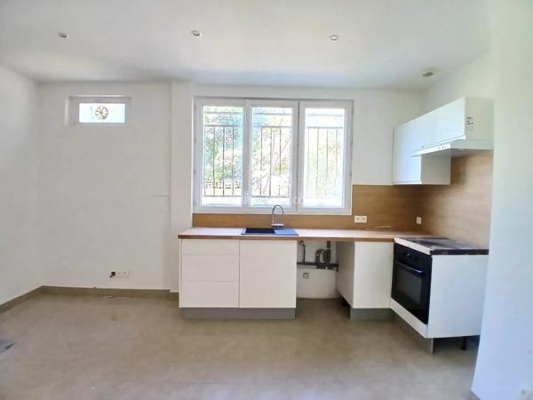 Vente                                                      Appartement
                        
                     3 pièces                      46 m2                     à Villeneuve-Saint-Georges