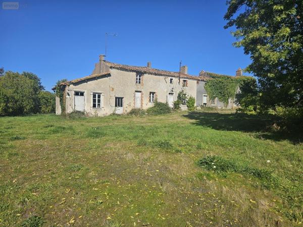 Maison individuelle à vendre à Bressuire dans les Deux-Sèvres (79300), ref : 79025- 299-79025