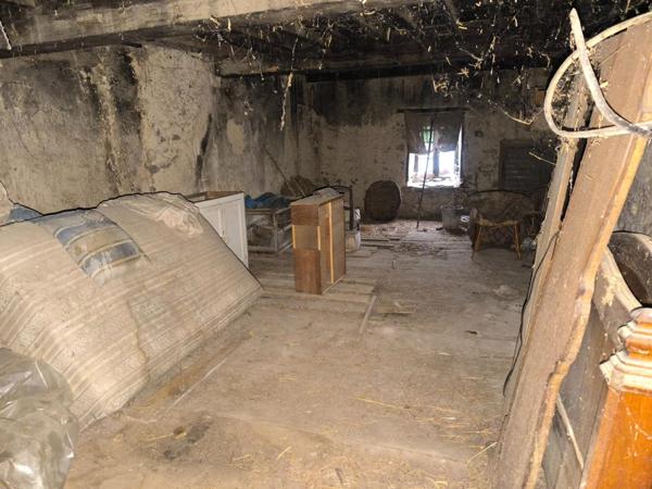 Ancienne maison de campagne entièrement à rénover