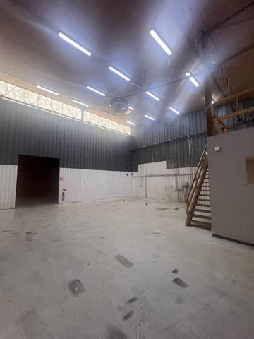 A louer Laval local d'activité 685 m2