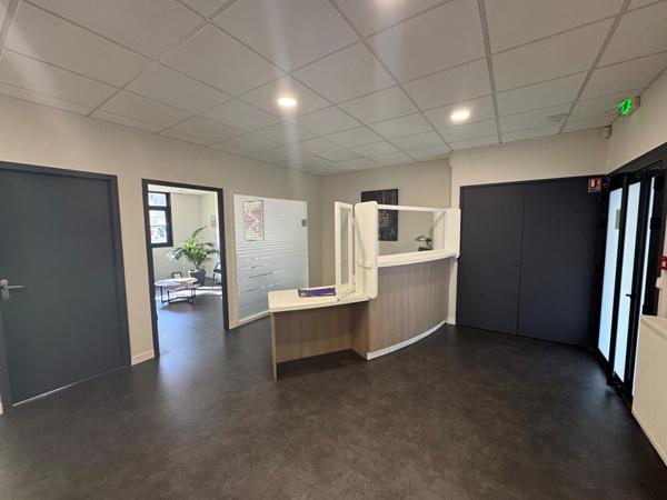 Centre Ville A Vendre Bureaux , Laval Centre Ville A Vendre Bureaux , Laval