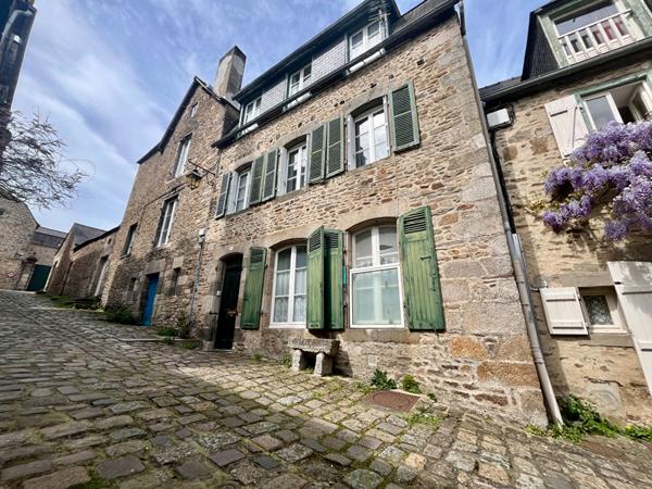 A VENDRE, Maison Bourgeoise à Dinan ,Vue Exceptionnelle sur la Basilique Saint Sauveur