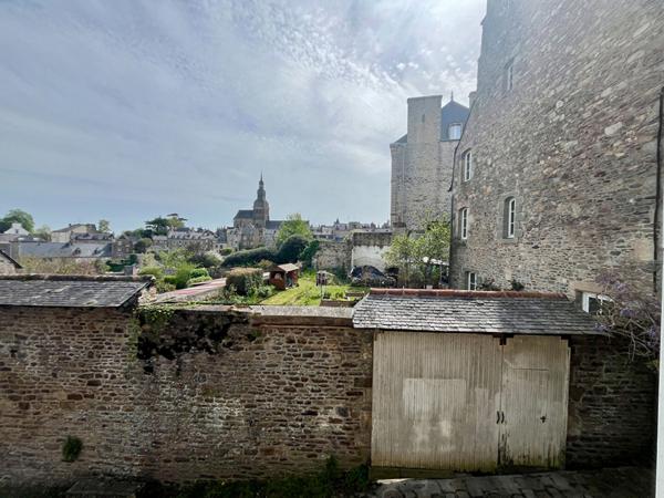 A VENDRE, Maison Bourgeoise à Dinan ,Vue Exceptionnelle sur la Basilique Saint Sauveur
