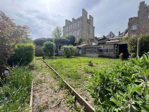 A VENDRE, Maison Bourgeoise à Dinan ,Vue Exceptionnelle sur la Basilique Saint Sauveur