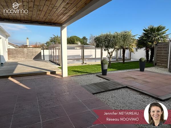 Maison 2 chambres avec double garage et piscine sur parcelle de 540 m²