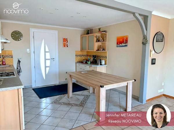 Maison 2 chambres avec double garage et piscine sur parcelle de 540 m²