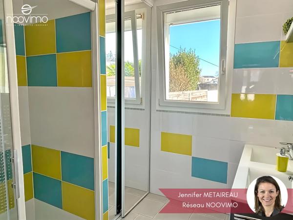 Maison 2 chambres avec double garage et piscine sur parcelle de 540 m²