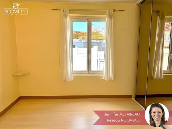 Maison 2 chambres avec double garage et piscine sur parcelle de 540 m²