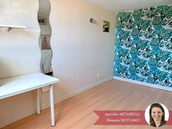 Maison 2 chambres avec double garage et piscine sur parcelle de 540 m²