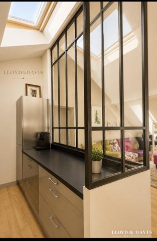 Trés bel appartement de standing aux volumes génereux ,beneficant d'un emplacement privilégié et recherché