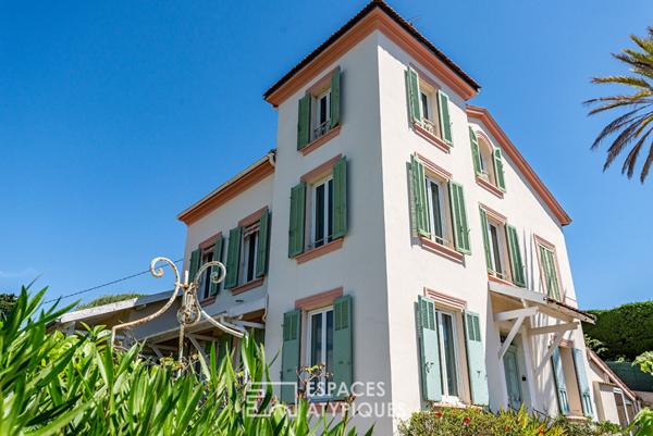 Élégance Intemporelle et Panorama d’Exception à Antibes