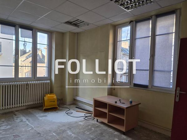 A LOUER - centre ville de VIRE - LOCAL COMMERCIAL de 115 m² AVEC BEL EMPLACEMENT
